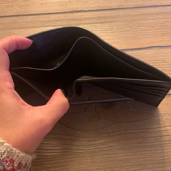 Michael Kors bi-fold wallet - Picture 3 of 4